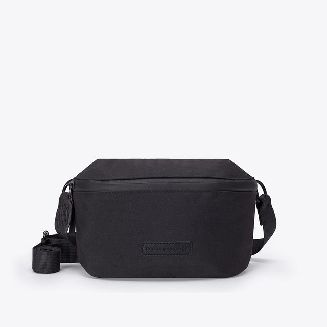 Ucon Acrobatics • Jona Bag • Stealth Series (black)