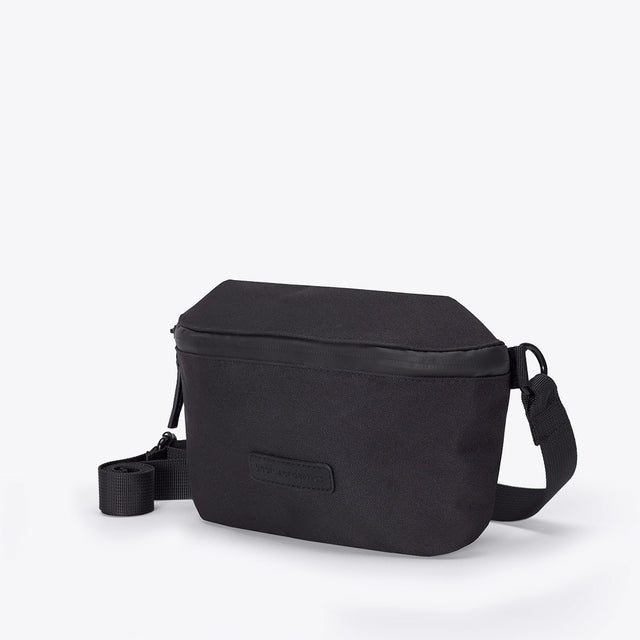Ucon Acrobatics • Jona Bag • Stealth Series (black)