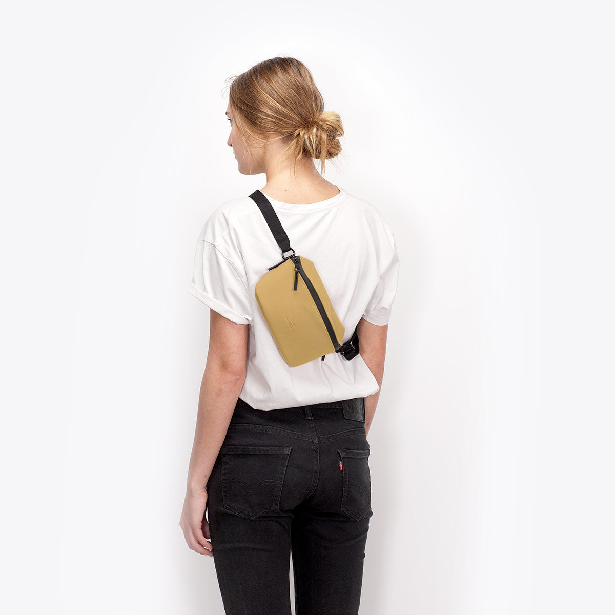 Jona Crossbody Bag - Prairie Sand / Medium