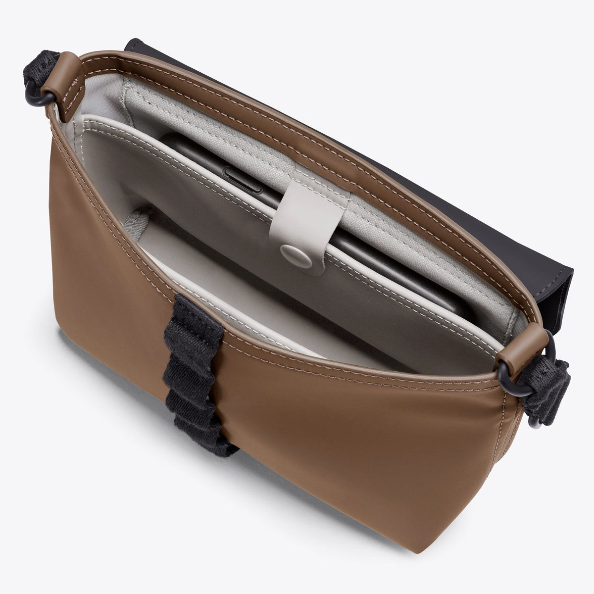 Yuri Shoulder Bag - Black - Chestnut
